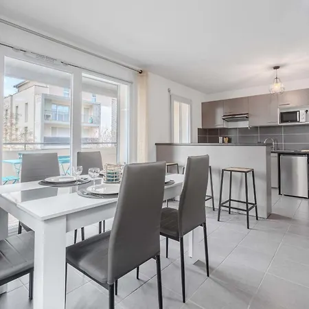 Quiet And Bright Terrace And Private P Apartment